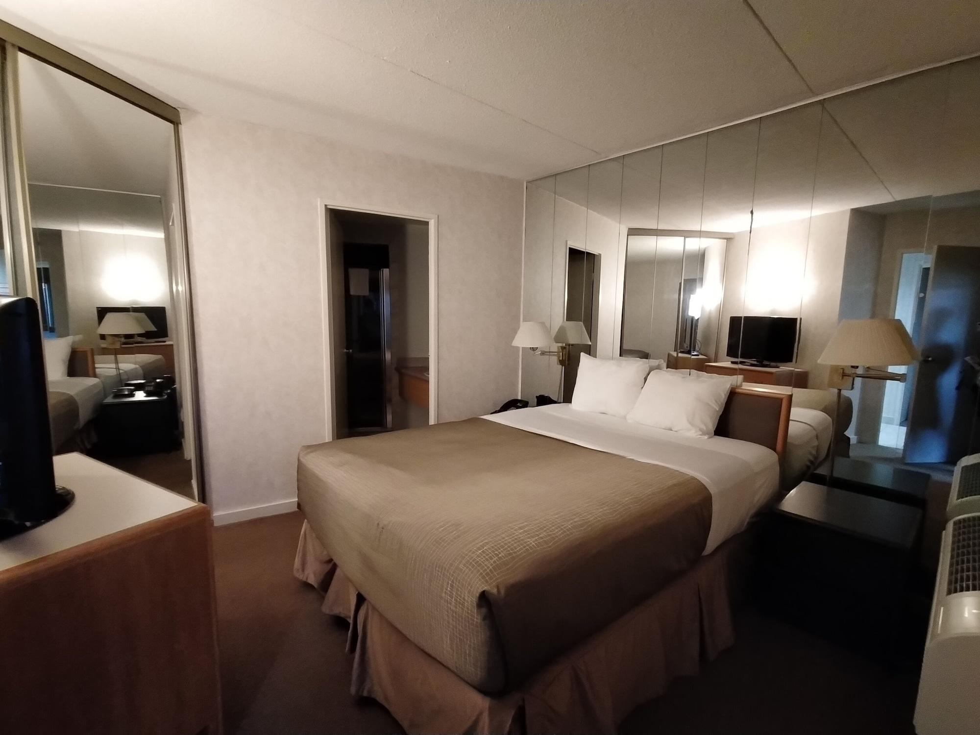 Royal Harbour Resort Thornbury Экстерьер фото